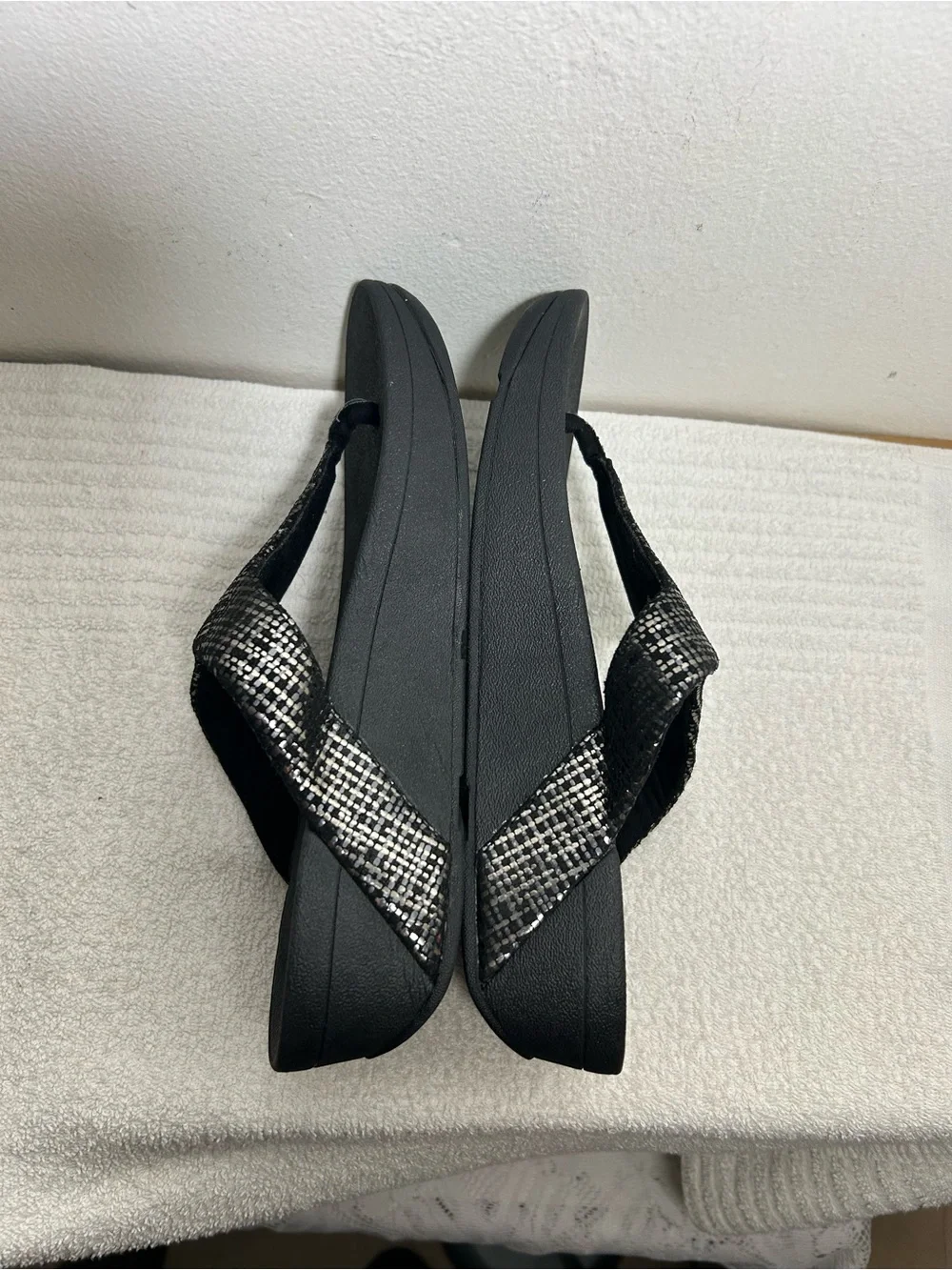 Fitflop Black Sparkle Toe-Post Sandals Sz 8